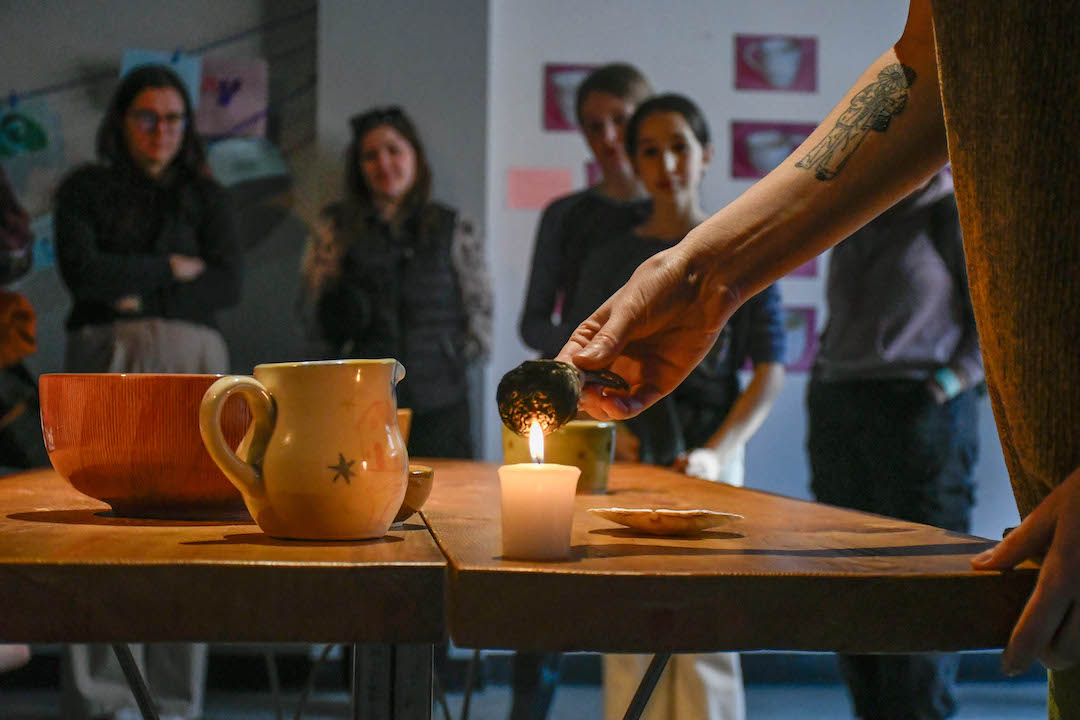 Ni un, ni deux, résidence en art social Tremplin 16-30 & ArtLab. Festival du Doux (2025). Anabelle Brochu // Social art residency.